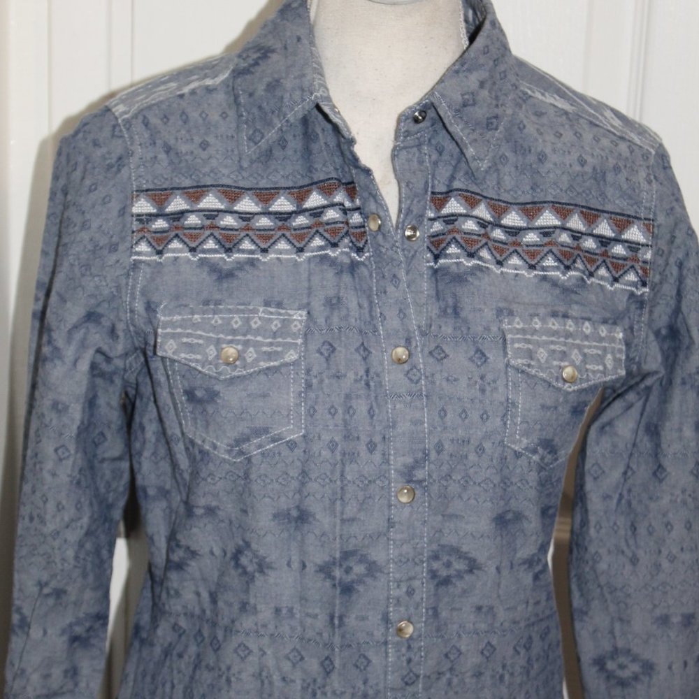 Adiktd Embroidered Western Pearl Snap Shirt Size Small - Picture 6 of 12